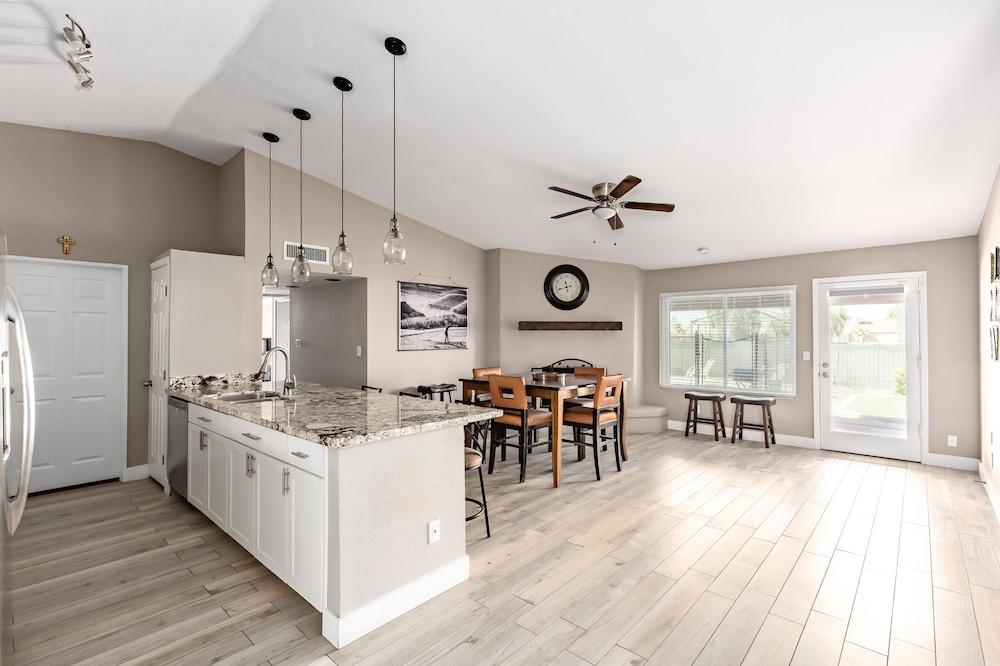 The Diamond - Private Pool / Pet Friendly / 4BD Near Arena