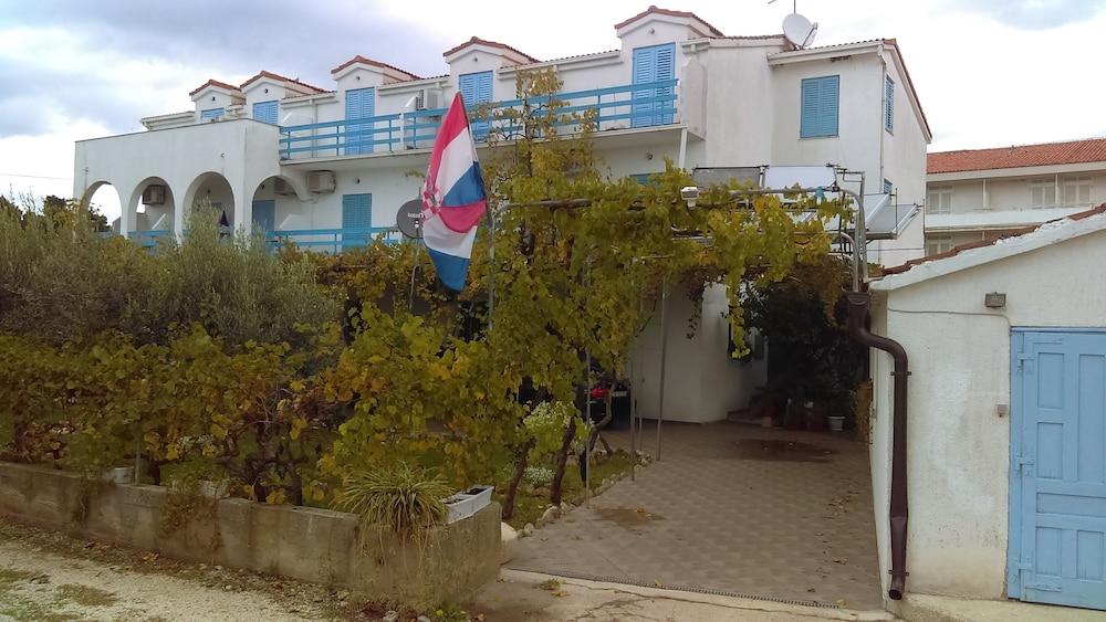 Pansion Ivan Sućuraj