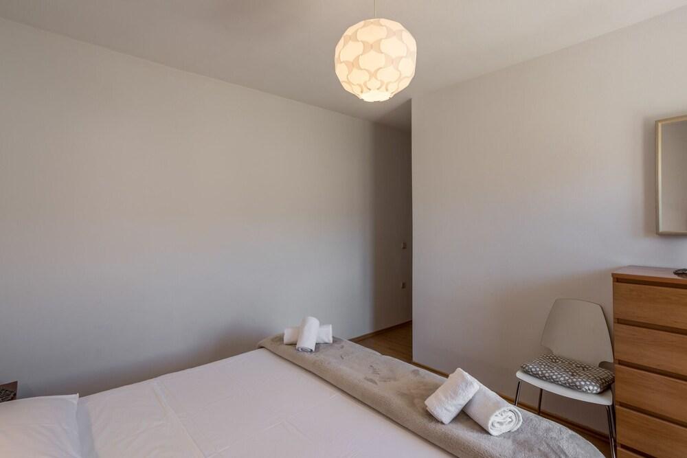 Spacious Apartment With Three Double Bedrooms