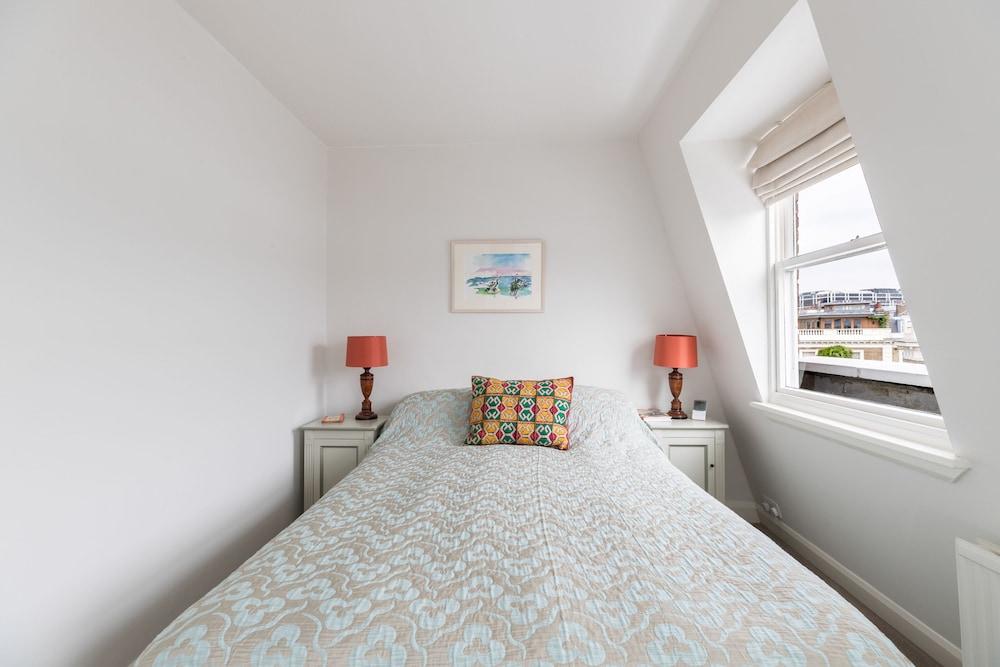 JOIVY Pimlico Flat with Terrace for 3