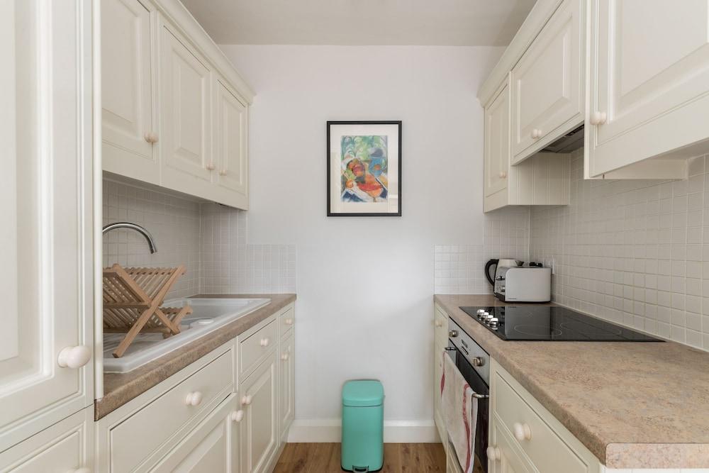 JOIVY Pimlico Flat with Terrace for 3