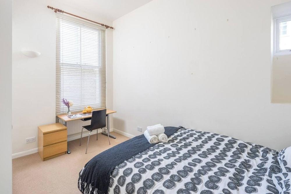 JOIVY Charming 1 Bed Flat, Sleeps 4