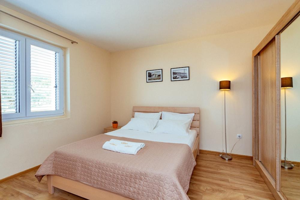 Uphill Glavanovic Villa