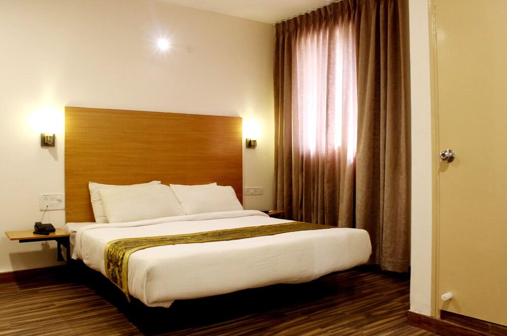 Jagadish hotel begur