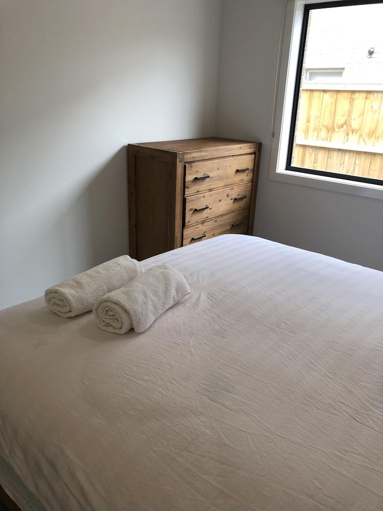 Apple House Upper Point Cook