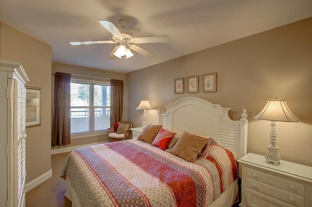 1010 Ocean Palms 103