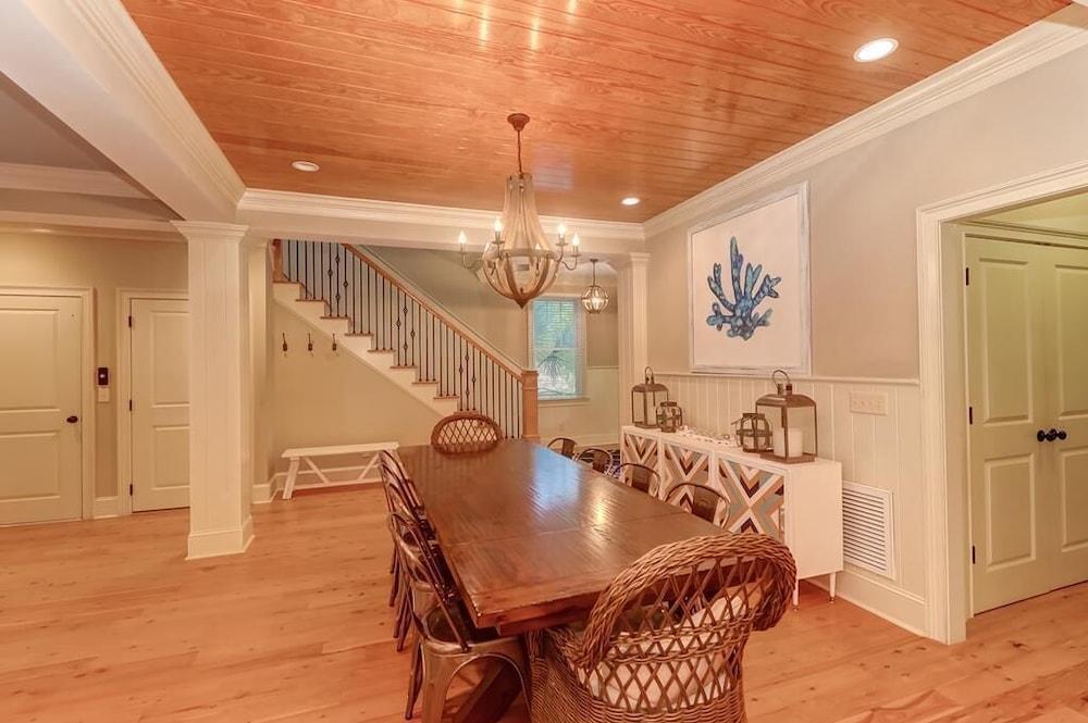 2602 Hartnett Boulevard