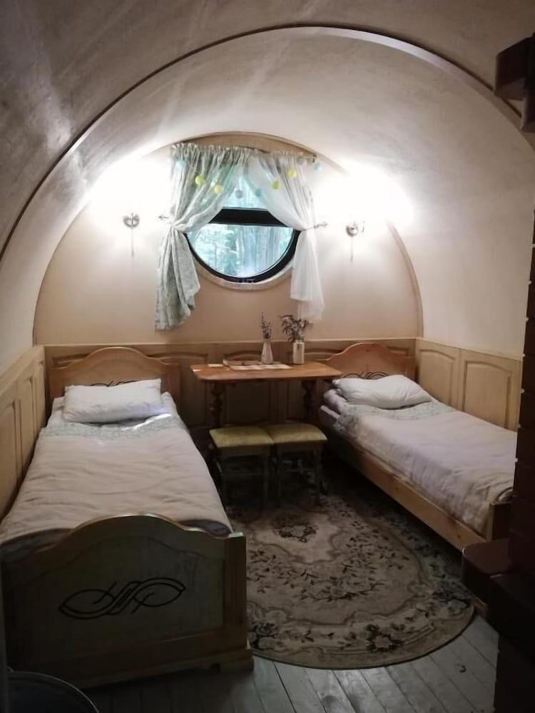 Hobbitland Eco Hotel