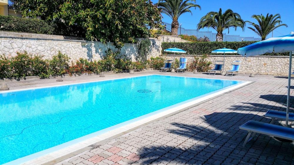 Case con piscina - Residence Amica