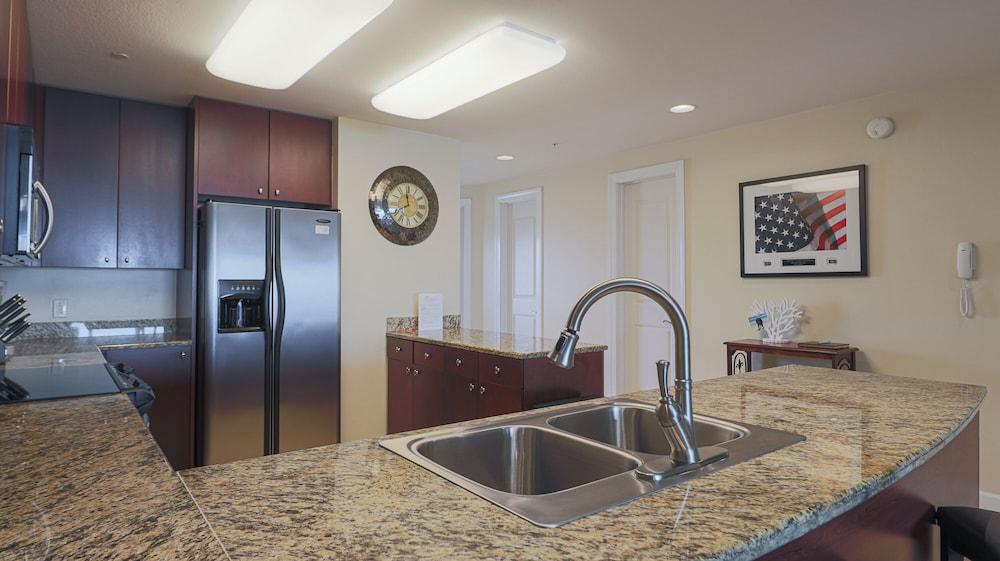 Sea Breeze 1002 Penthouse