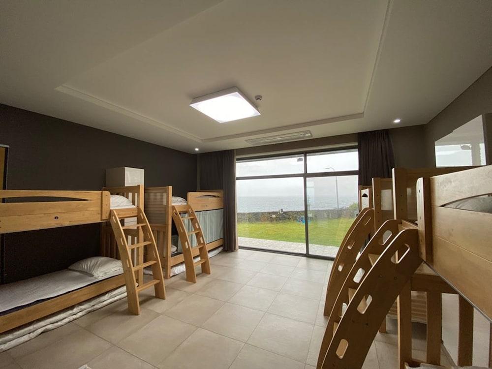 Ocean view Jeju Guesthouse - Hostel