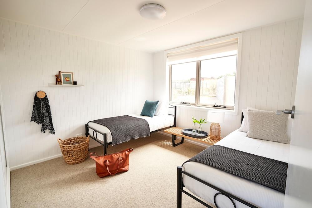 Peterborough House & Motel