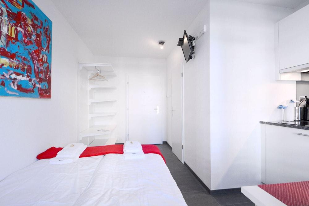 Hitrental Station Apartments