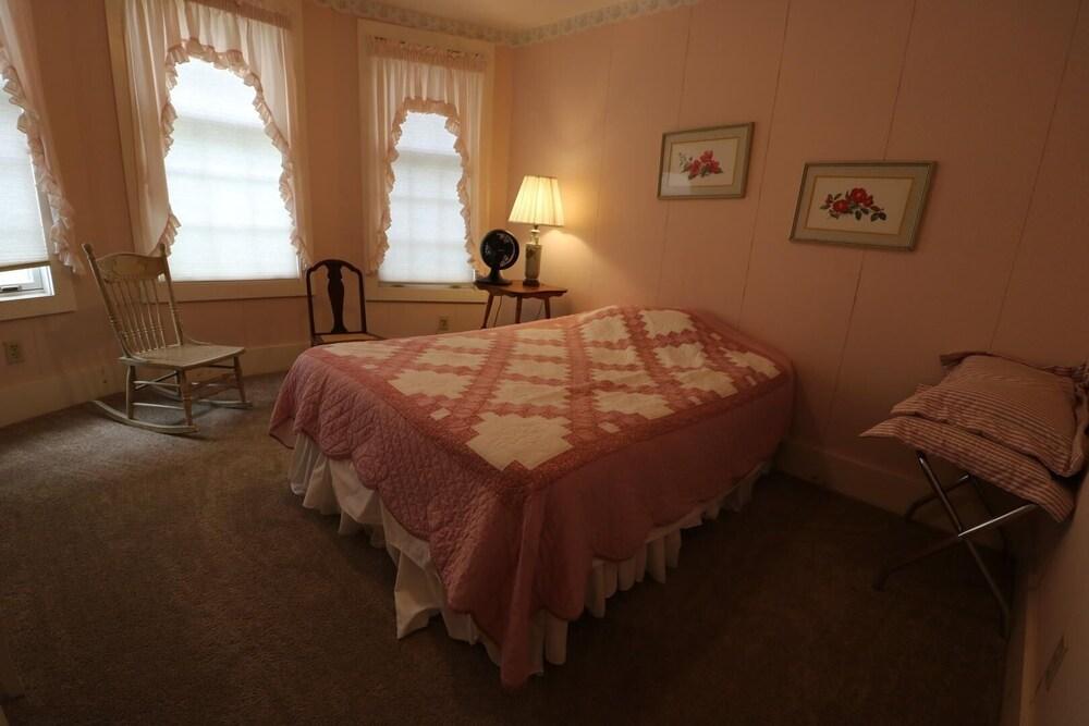 4 Simpson 6 Bedroom Home by Redawning