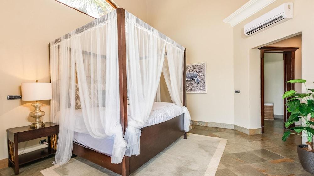 Stunning Luxury Mansion in Playa Flamingo with Six Bedrooms and Beachfront Access