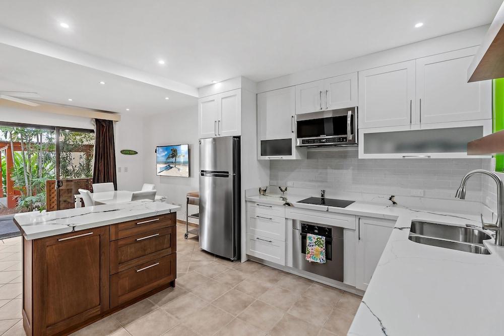 Colorful & Private 2-Bedroom Condo Just a Short Walk from the Beach