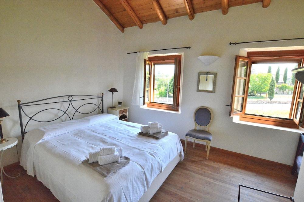 Rustico Villa Marciaga With Pool