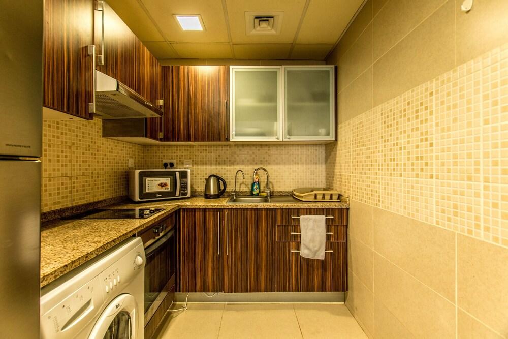 JLT - Goldcrest Executive 1 Cluster C