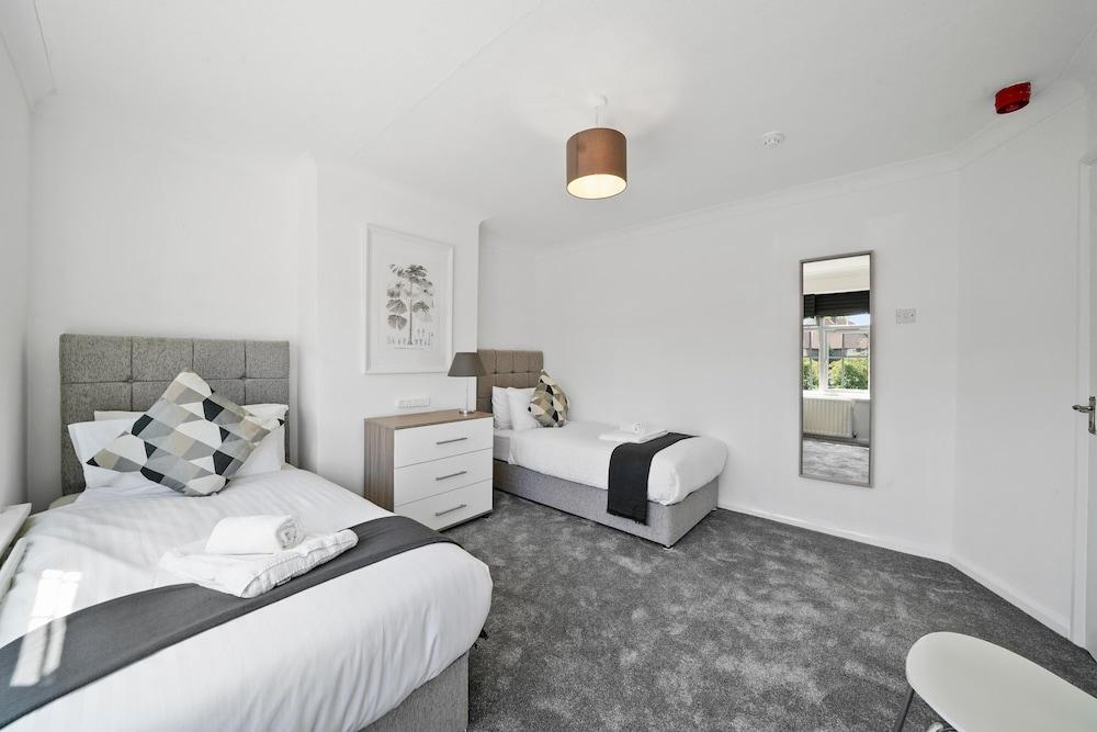 Hillary Serviced House