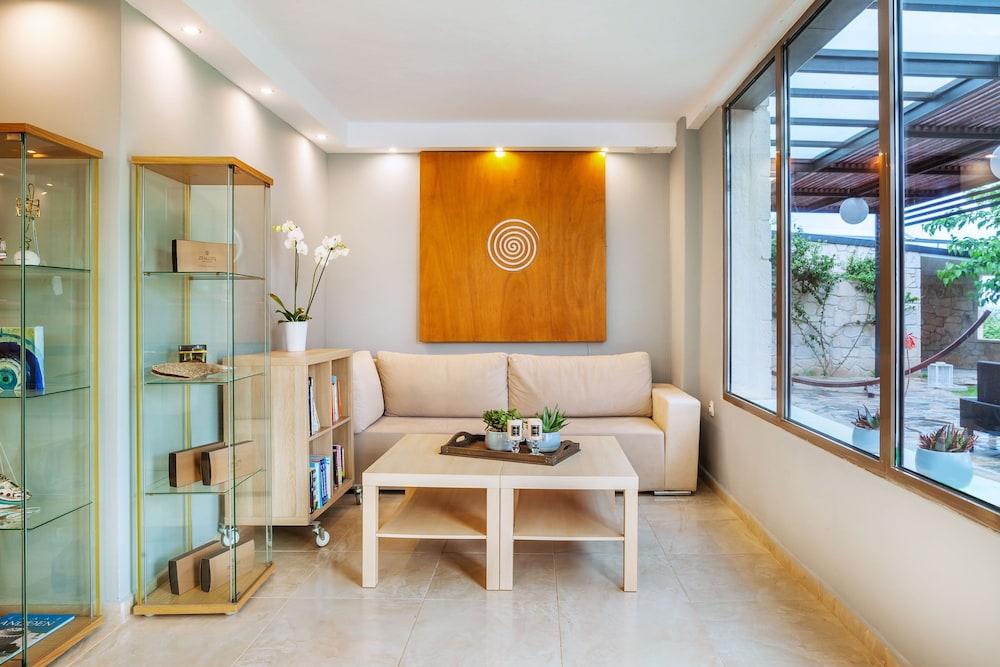 Sunny Villas Resort & Spa