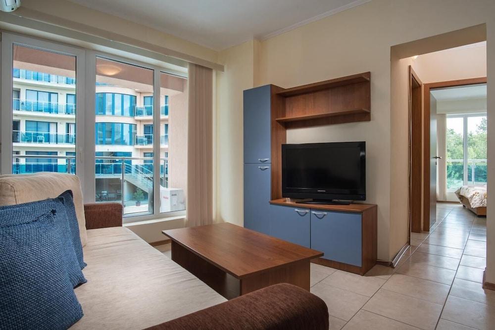 Apart Complex Aquamarine