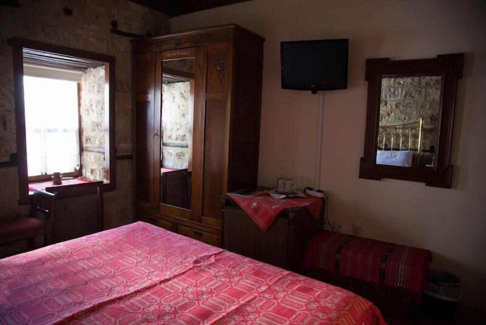 Hagiati Traditional Hotel