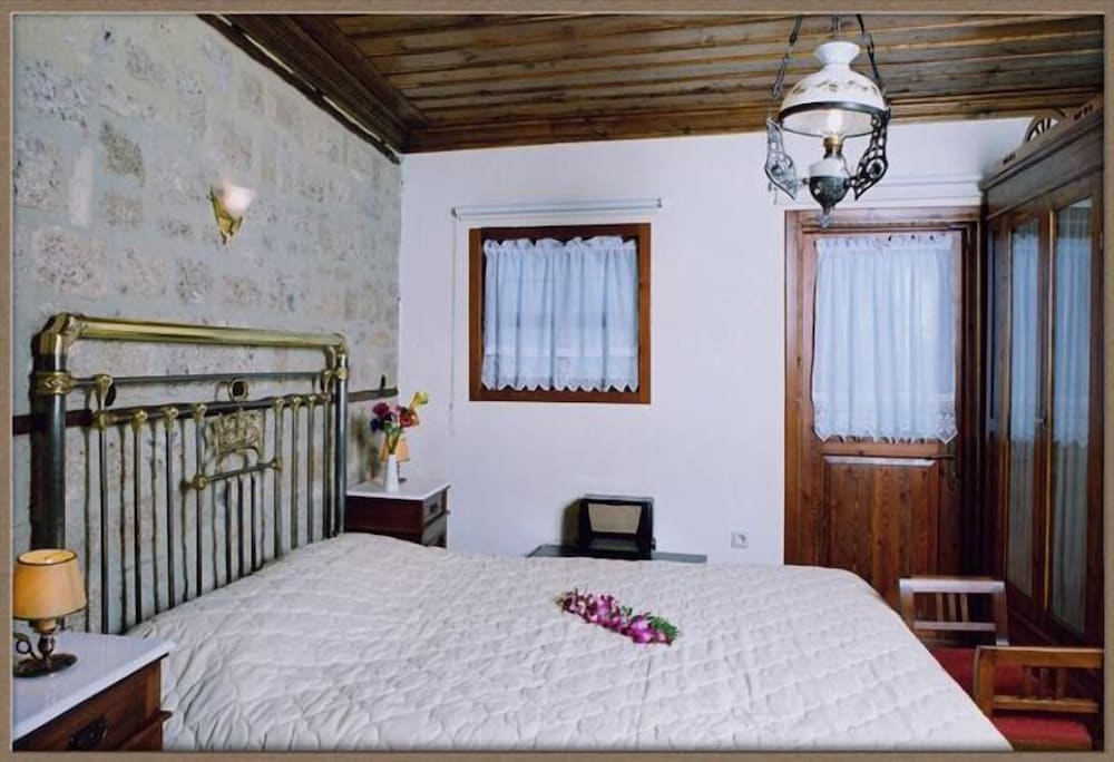 Hagiati Traditional Hotel
