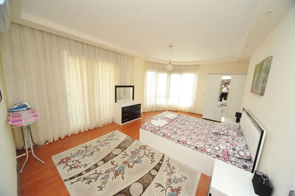 Villa with Majestic Views 1036