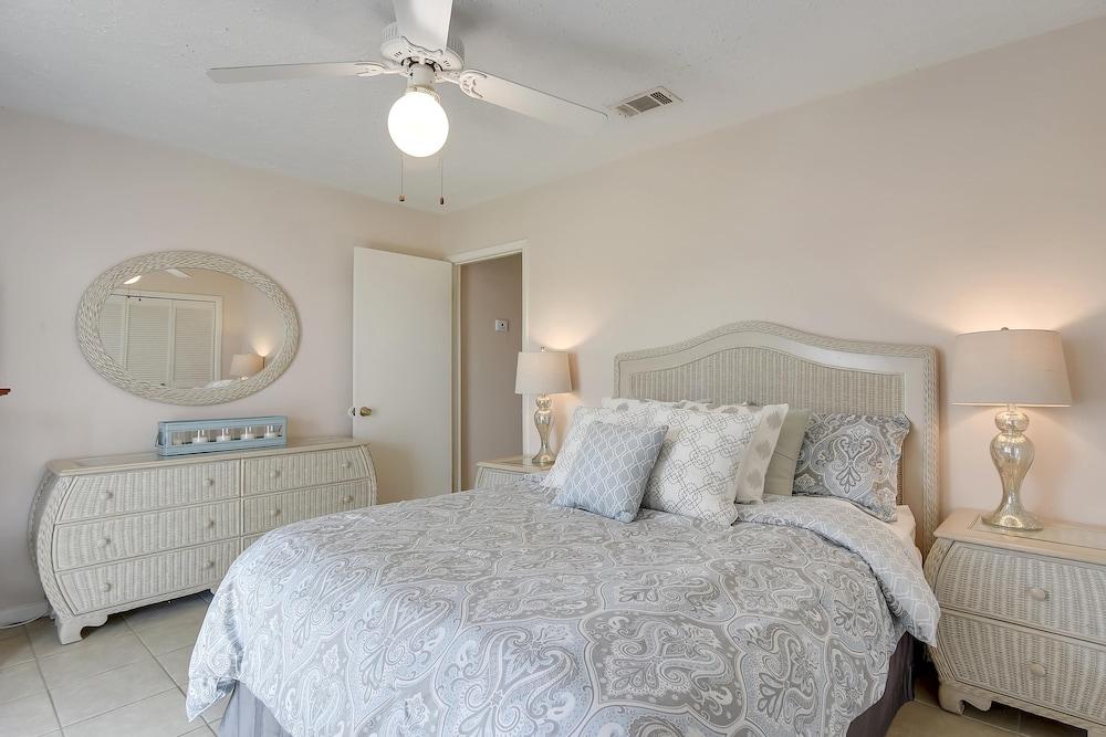 Southwind by Book That Condo