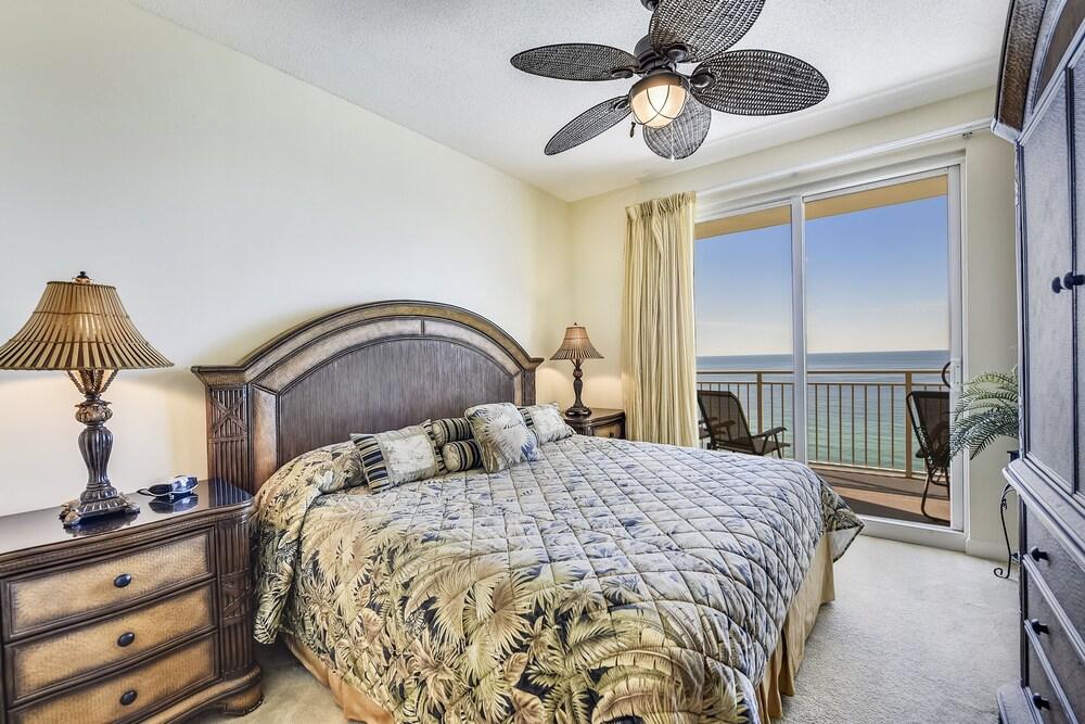 Sterling Reef by Book That Condo