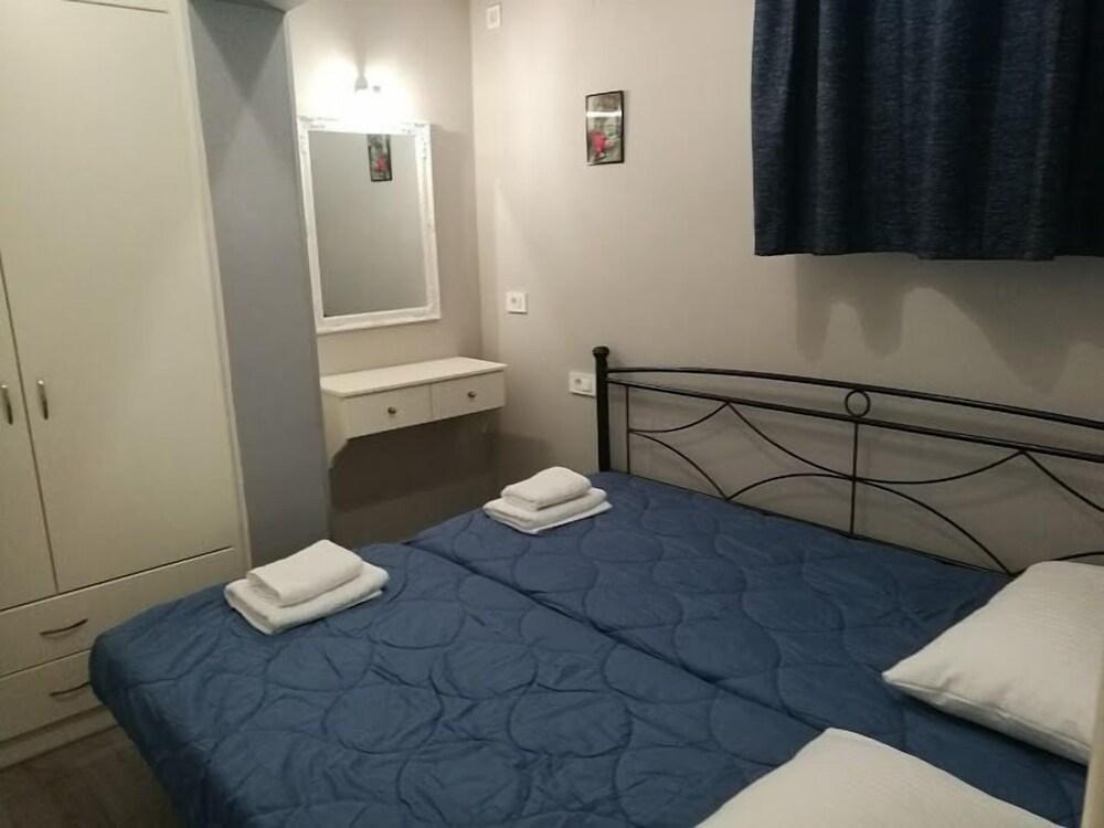 PargaLand Studios & Apartments