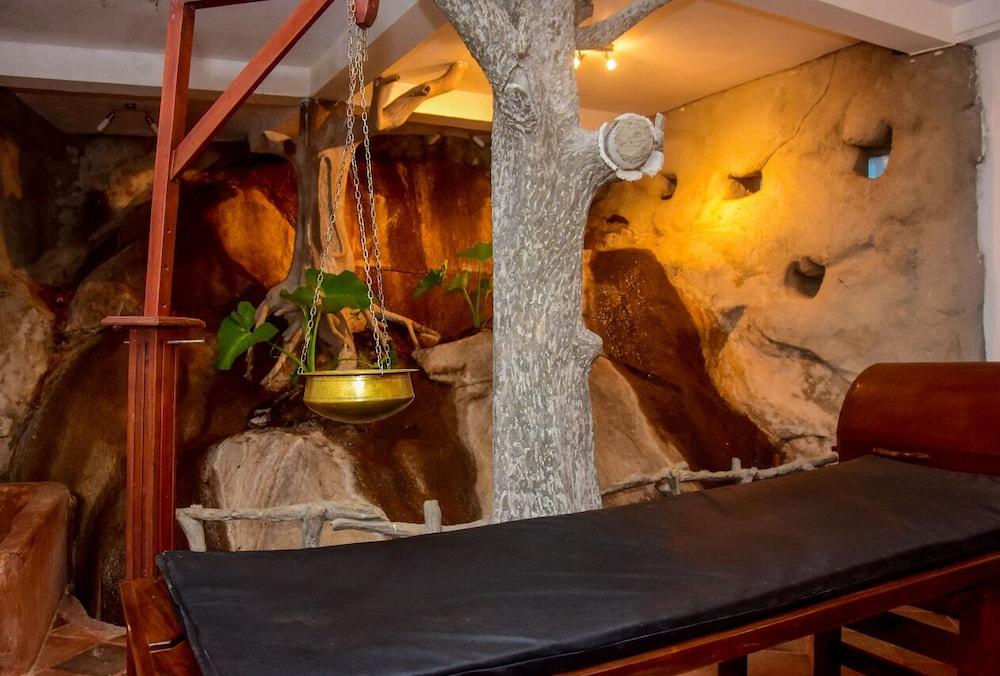 Sinharaja Park Hotel