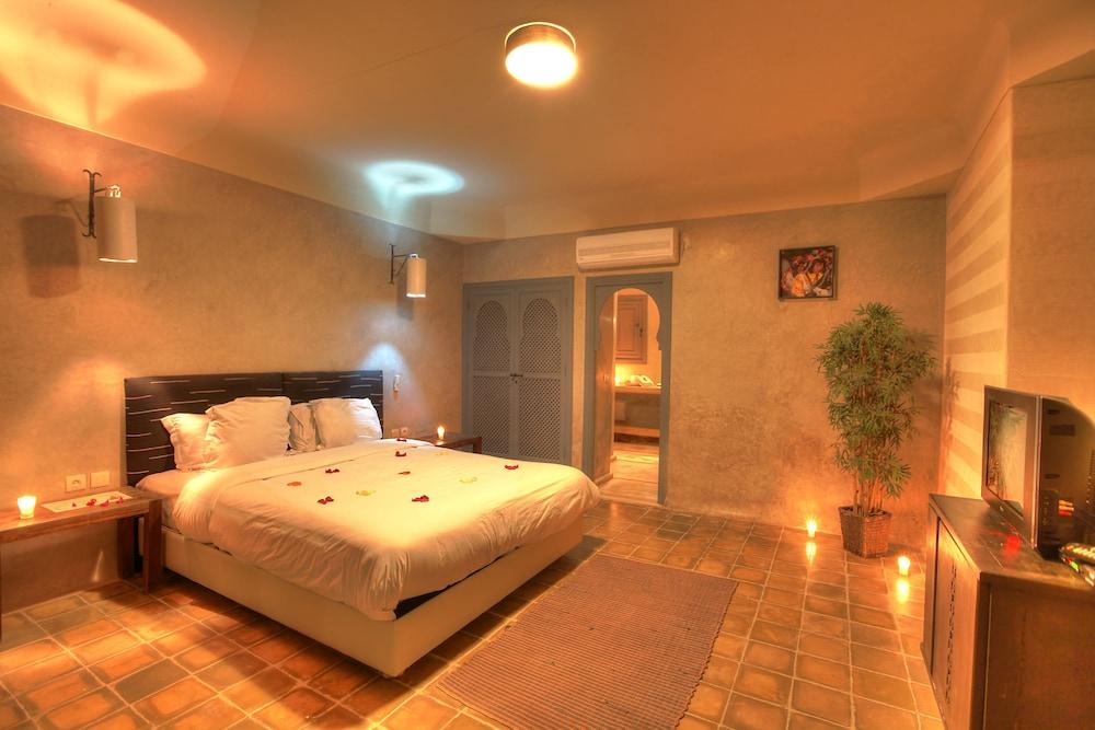 Villa Spacious Suites, Terraces Pool With Atlas View for Large Groups