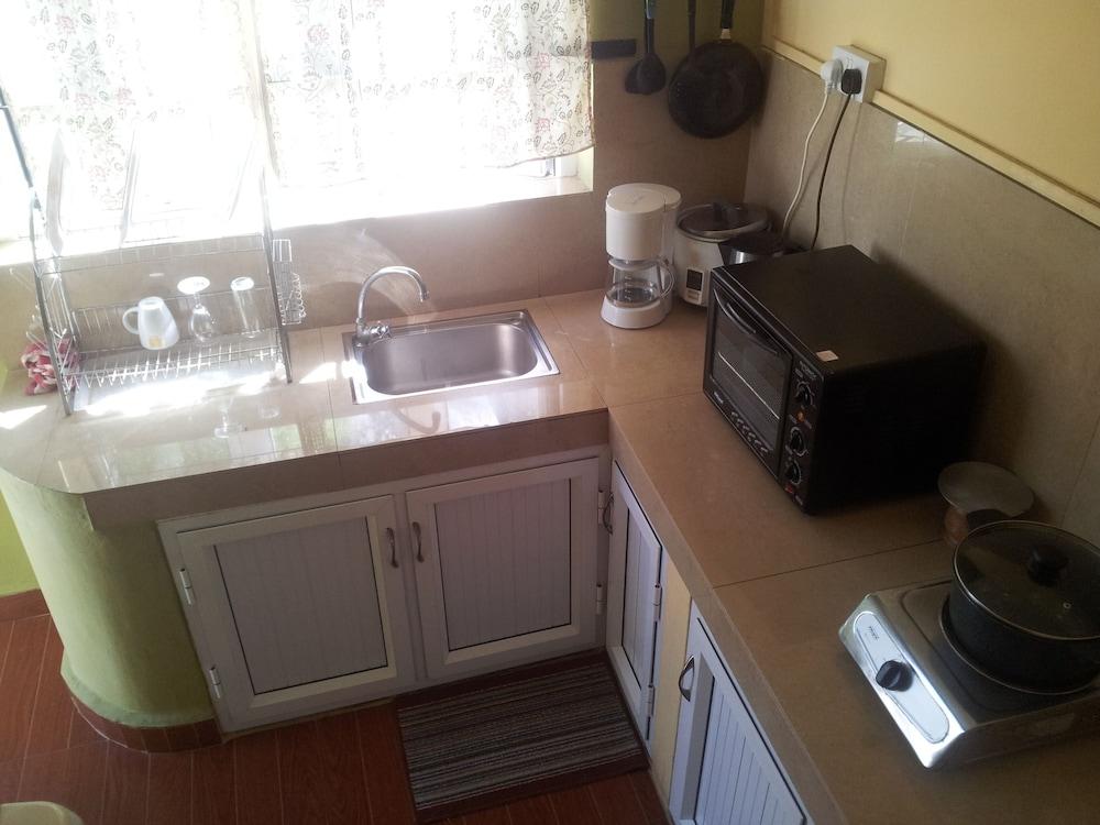 Fully Furnished 2 Bedroom Ground Floor Apartment With Pool