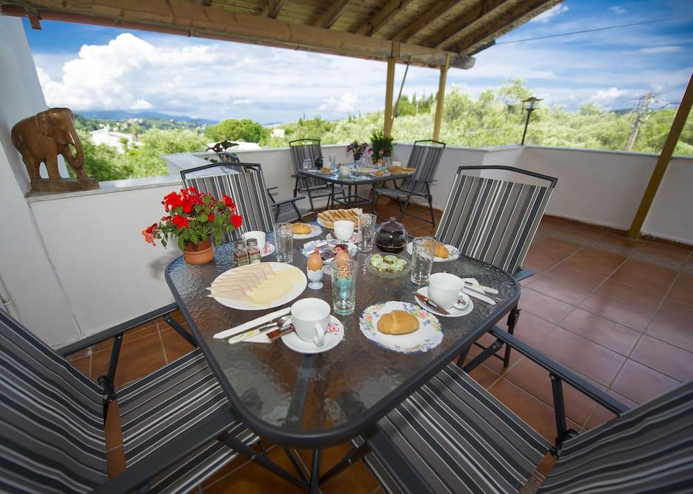 Corfu Room Apartments