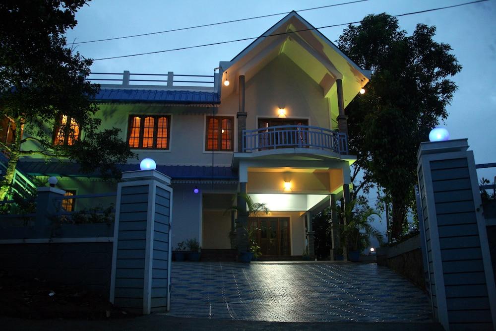4 Bedroom Villa With Balcony Mountain View