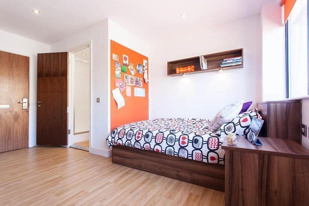 Relax By MPH-200 Chic Studios In Prime Bristol