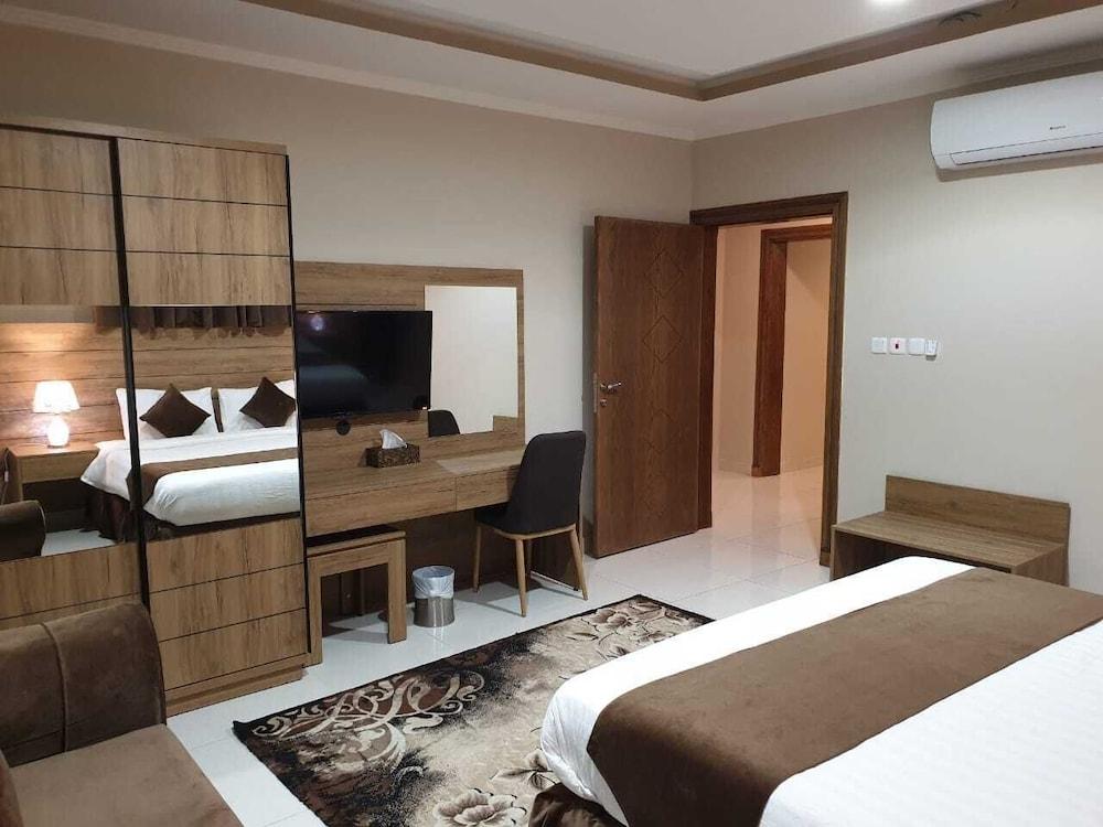 Medina Diamond Suites