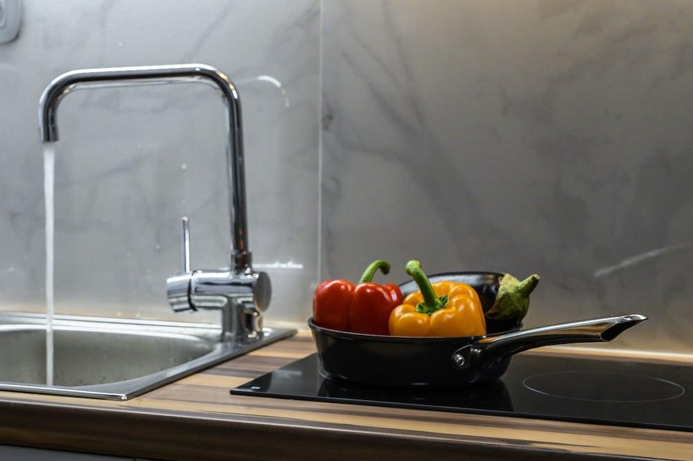 Cute Apartment near Acropolis by Cloudkeys