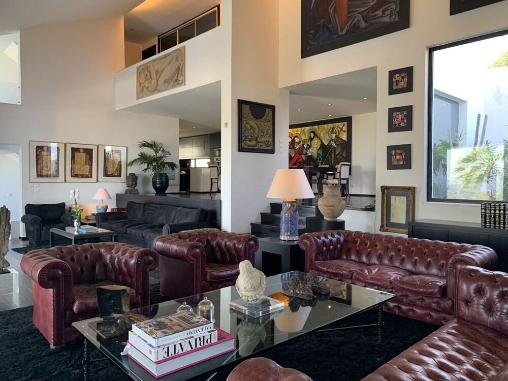 Luxury Villa Marathon