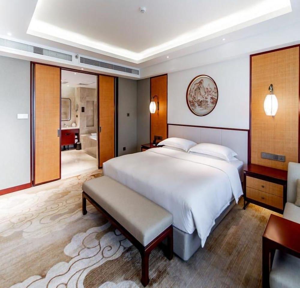 Yun-zen Jinling Acrobatics Hotel