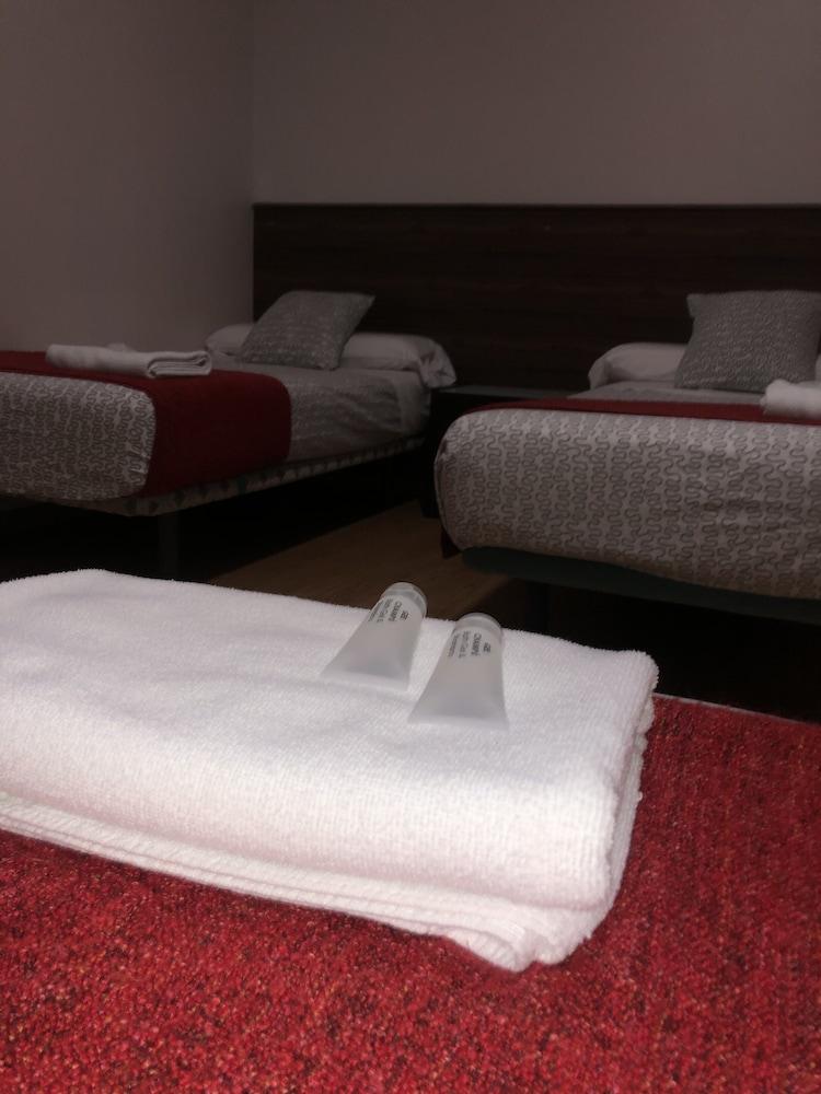 Hostal Village  Multicolor - Adults Only