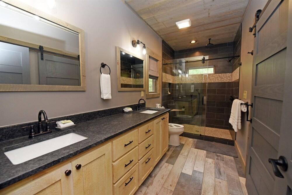 Chic On The Creek- Blue Ridge