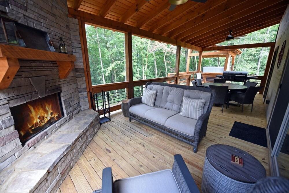 Chic On The Creek- Blue Ridge