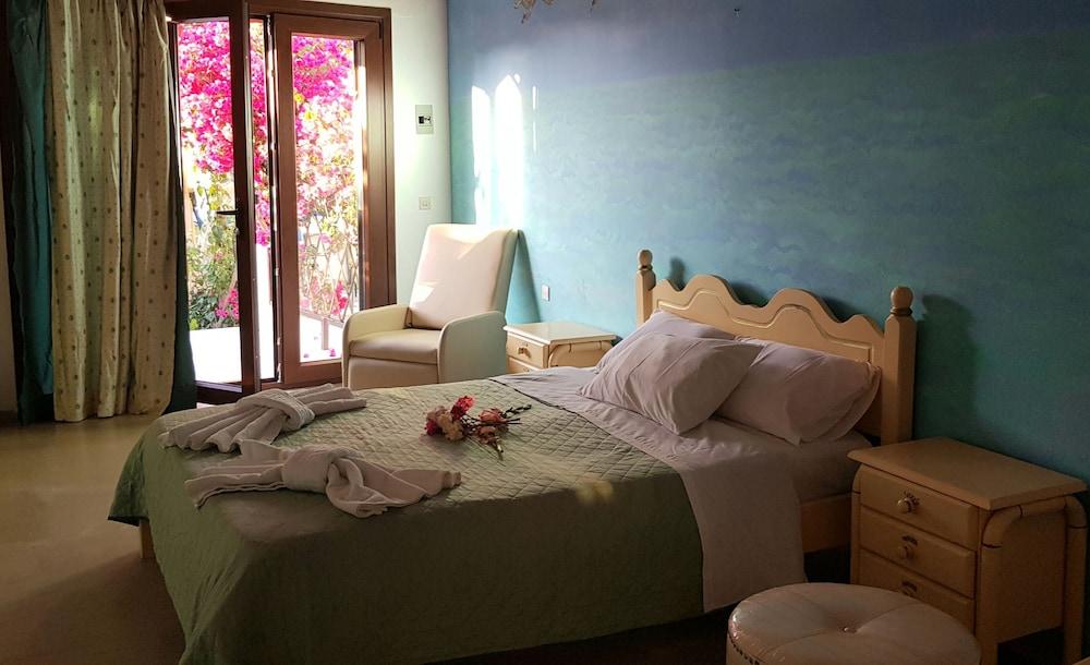 Elena's Seaside Holiday House