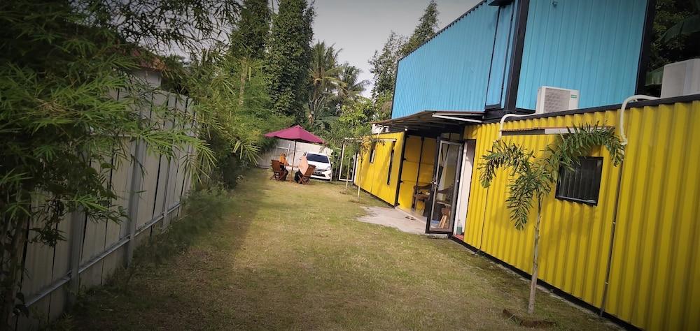 Aviano Syariah Backpacker Hotel