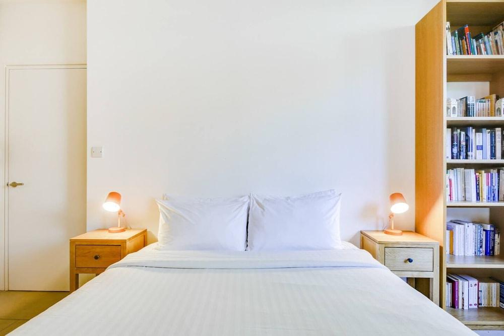 Stylish, Bright Apartment w/ Private Garden