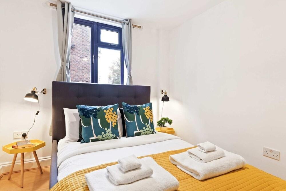 Bright 2 Bedroom House in Kennington