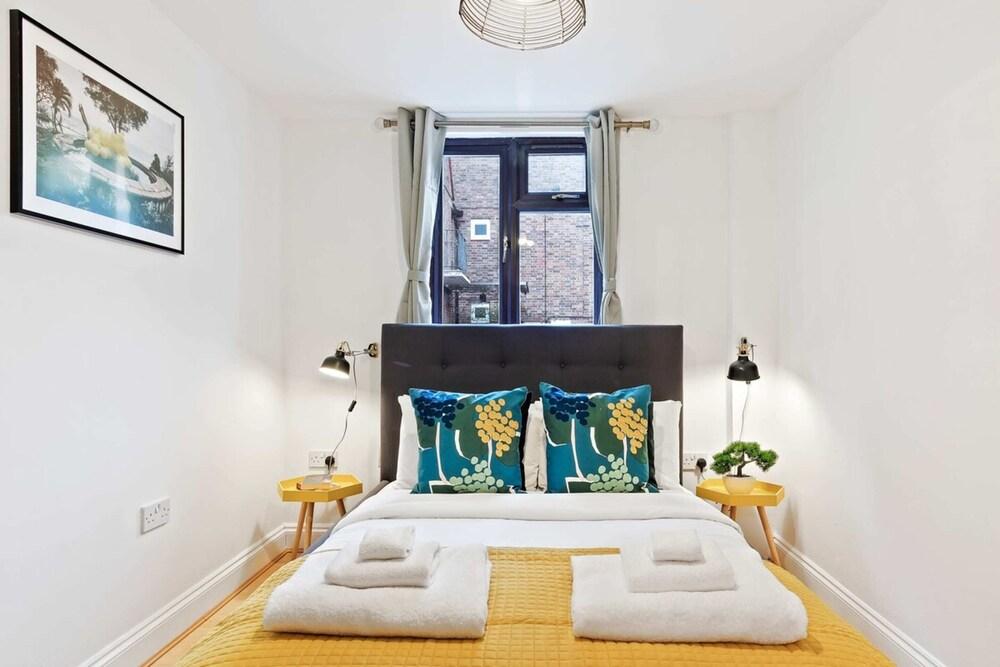 Bright 2 Bedroom House in Kennington