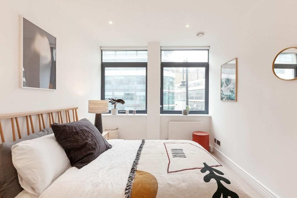 Designer 2 Bedroom Apartment in Holborn